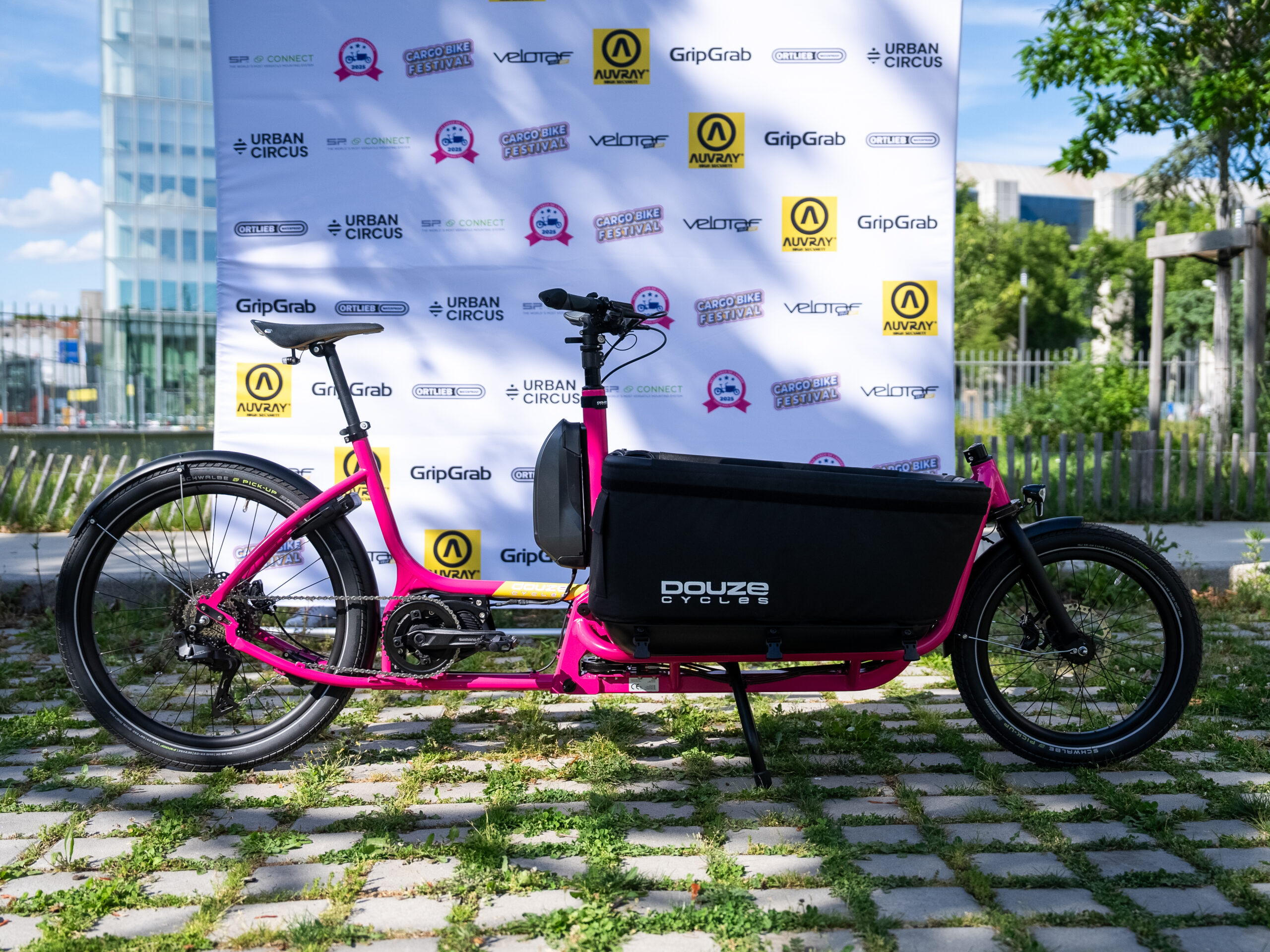Le V2 élu vélo-cargo de l’année et meilleur biporteur 2025