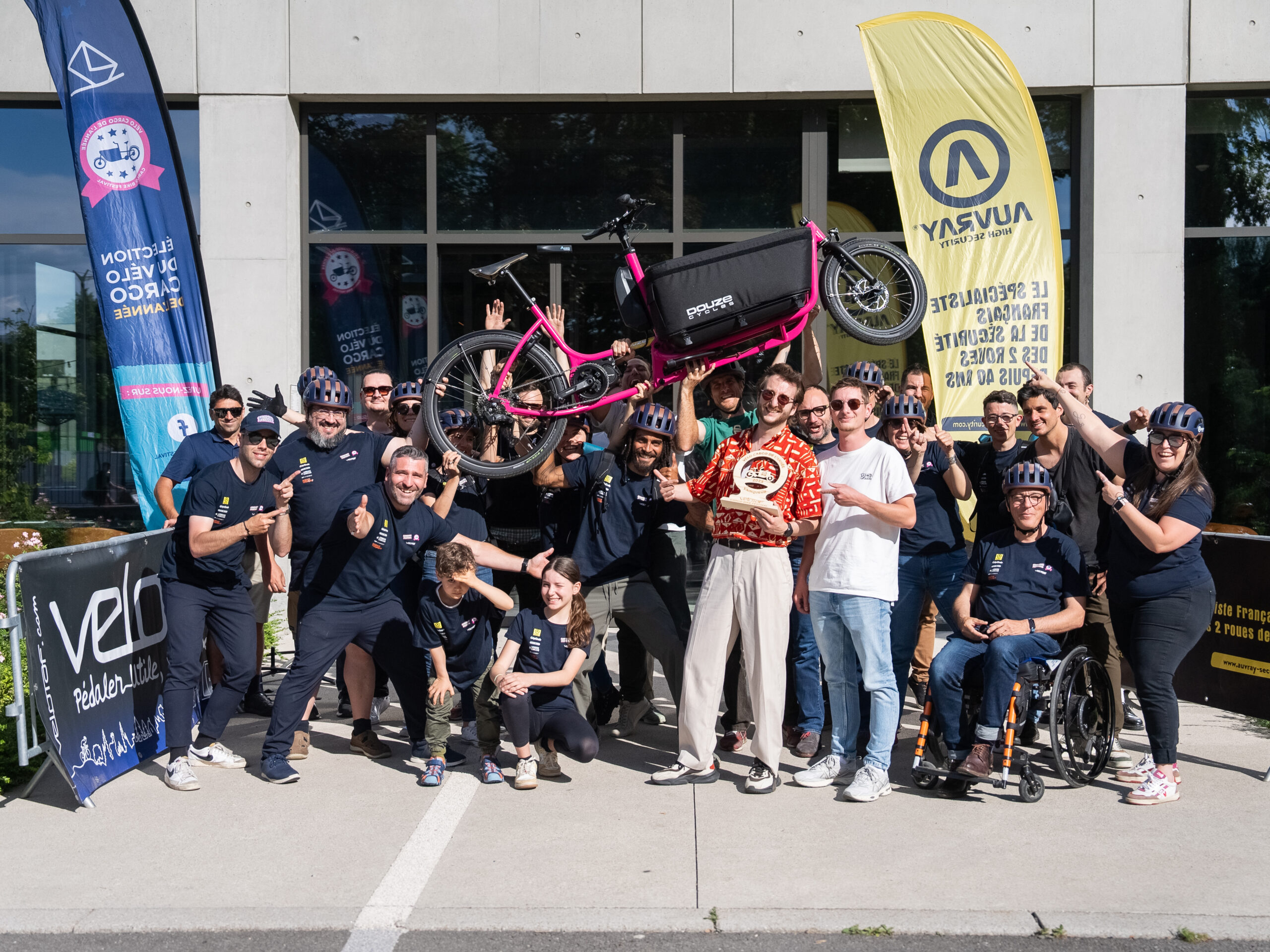 Le V2 remporte l’élection du vélo-cargo de l’année 2025